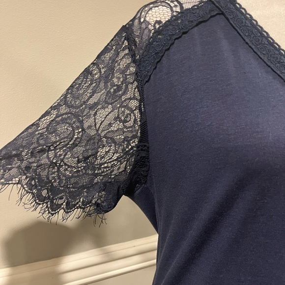 Women's Blue Lace Short Sleeve Top Size Medium - Picture 3 of 8